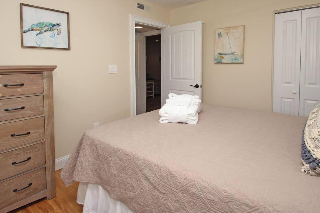 Cute 2 Bedroom, 2 Bath Condo At Folly Field Beach Hilton Head Island Exterior foto